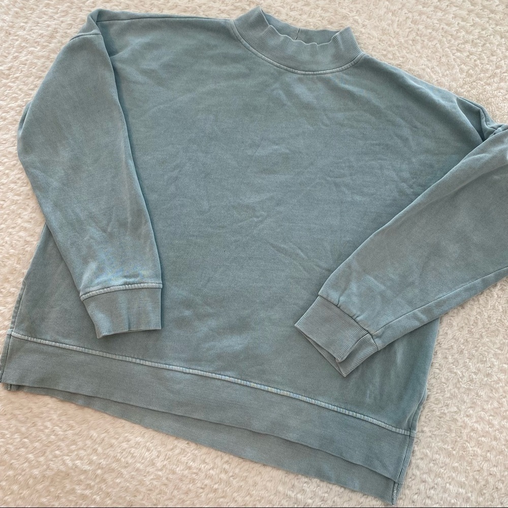 𝅺MINT/OLIVE dip sweater